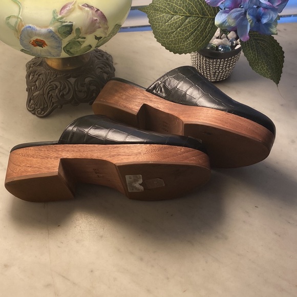 Aqua Brand clogs sz 6.5m - Picture 8 of 10